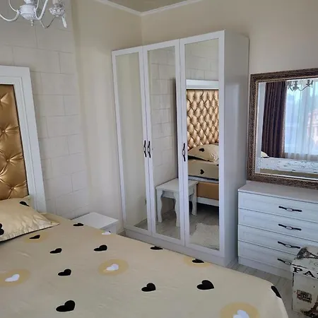 бляк сий. Vip апартамент Apartment